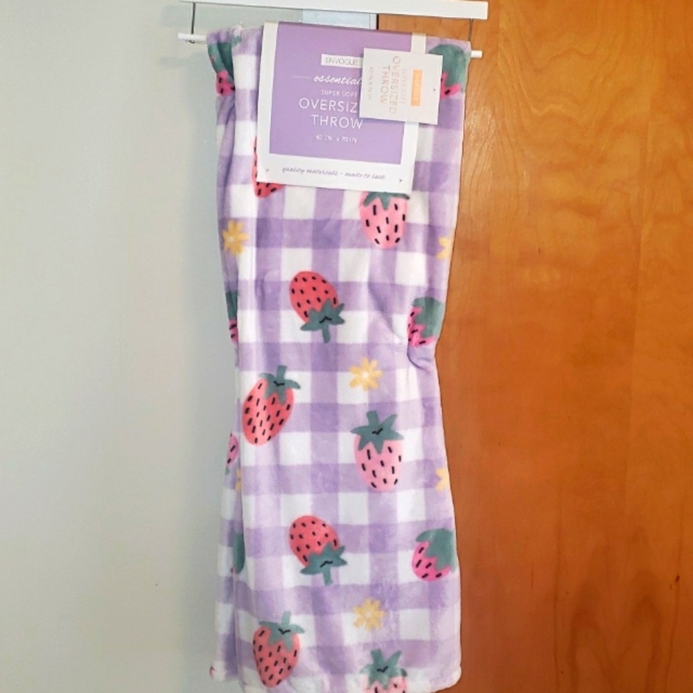 Strawberry checkered throw
